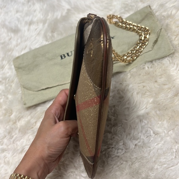 Burberry Mint Clutch on Chain - Picture 3 of 9